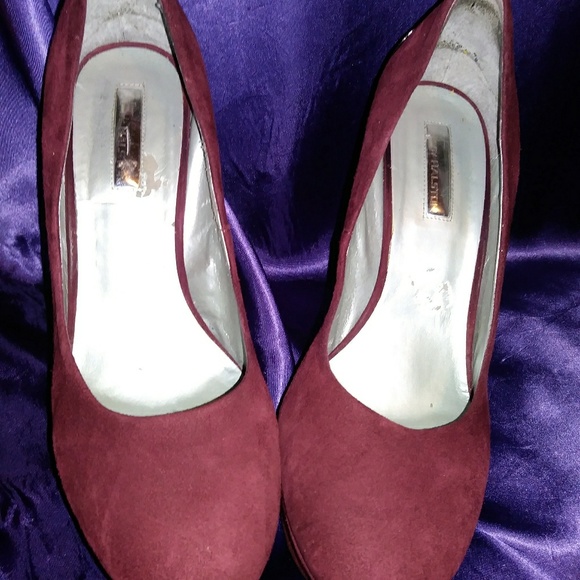 Shoes - Picture 2 of 3